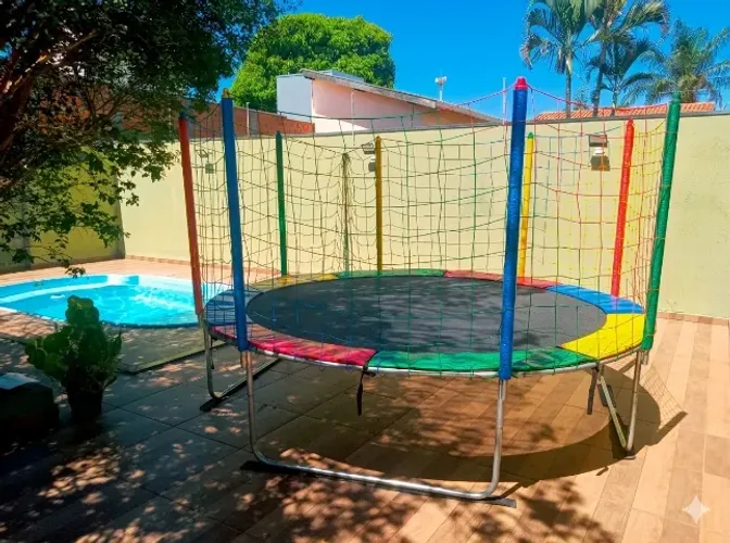 Cama Elástica 3,05m + Piscina de Bolinhas para evento infantil em Bauru e região