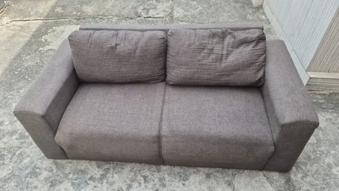 Sofá 2 lugares 1,80 x 0,83 x 0,65m