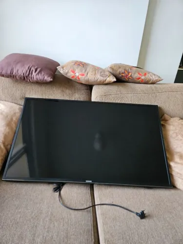 Smart TV Samsung 40" 4K UHD - Modelo UN40MU6100 (Impecável / Estado de Nova)