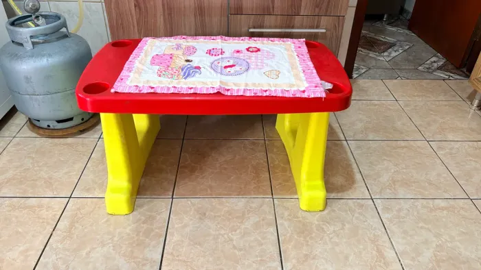 Mesinha infantil para alimentação