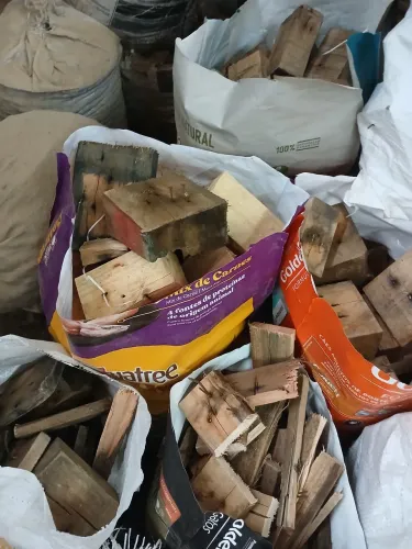 Vendo lenha ensacada