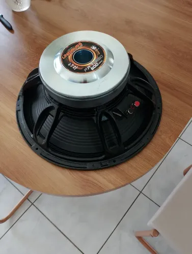 Alto falante 15 polegadas sub woofer 600 rms. 8 ohms 