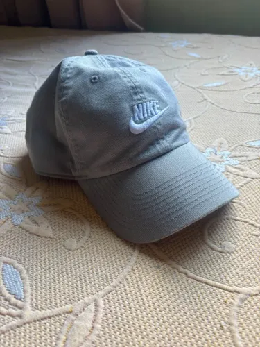 Boné nike club cinza 