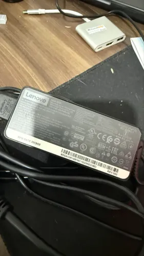 Vendo fonte 65W de notebook Lenovo