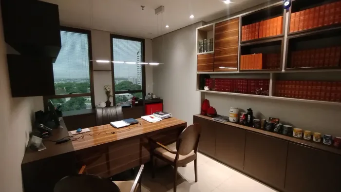 Sala comercial com MOBÍLIA COMPLETA no Adrianópolis.