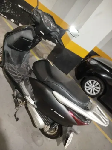 Moto em perfeito estado muito boa de motor freios pneus tudo só andar