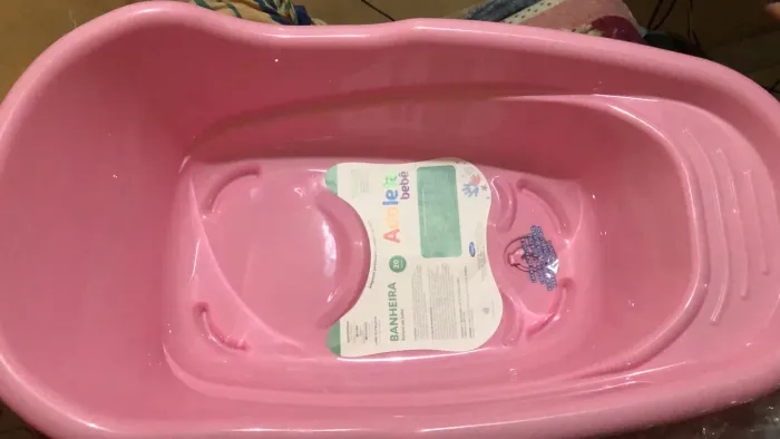 Banheira totalmente nova sem uso 40 reais.