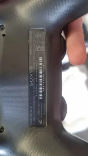 1 controle de PS4 original, com caixa