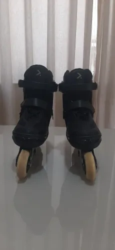 Patins Inline Profissional ABEC-7 Ajustável 33-36 - Preto com Dourado
