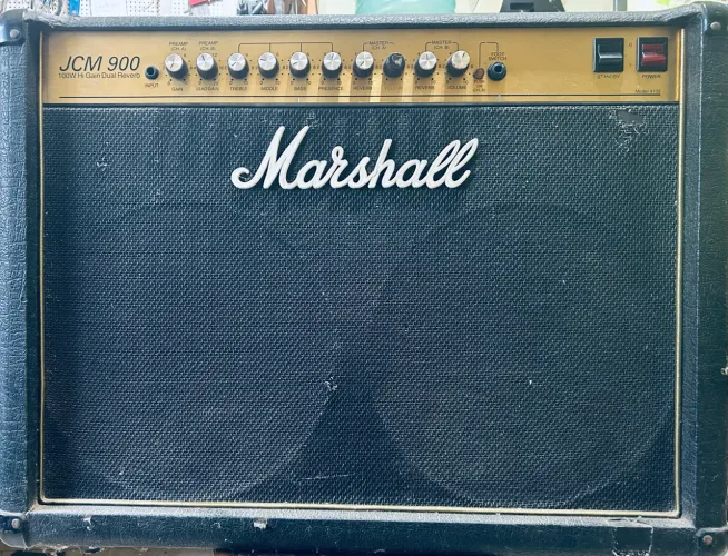 Amplificador Marshall JCM 900 combo