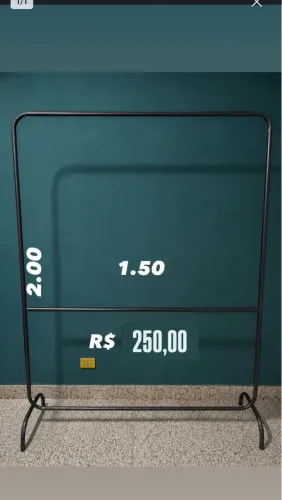 ARARA DE ROUPAS / CABIDEIRO l PRETO - R$ 250