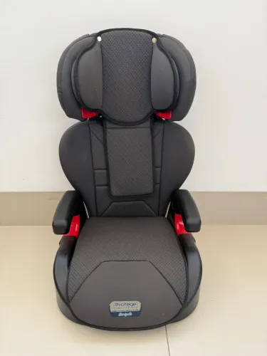 Cadeirinha (cadeira e assento) infantil para carro. Marca: Burigotto Protege.