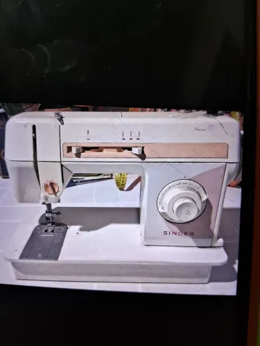 Máquina de costura singer