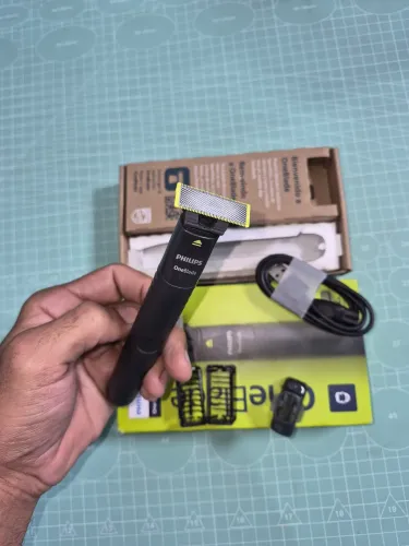 aparador philips oneblade qp1424/10 bivolt - preto