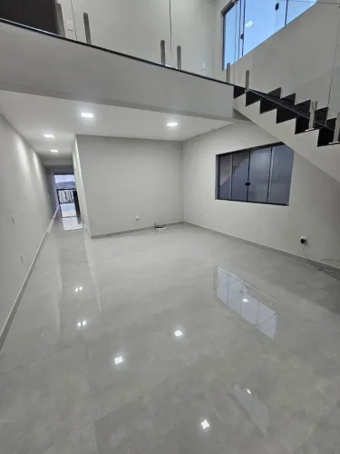 Linda casa!! A venda no bairro Heliópolis 261m2