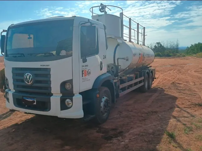 CAMINHAO PIPA VW 24260 2023 6x2