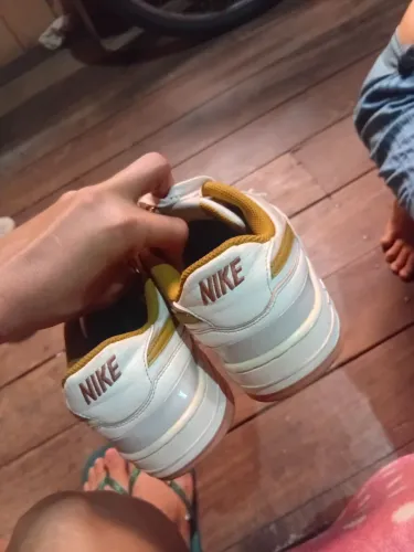 Vende se tênis masculino da Nike semi no