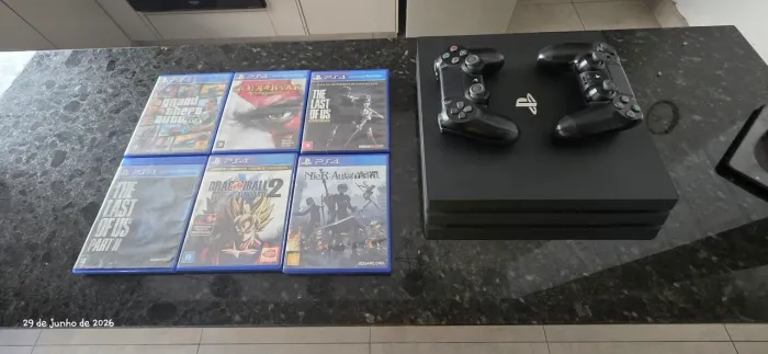 ? VENDO: PlayStation 4 Pro 1TB + 2 Controles + 6 Jogos Sensacionais (Impecável)