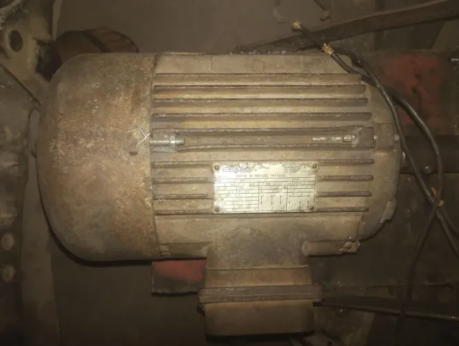 Motor elétrico trifásico de 5 CV de alta