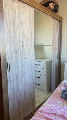 Vende-se guarda roupas casal 3 portas de correr