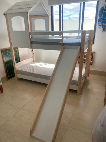 Beliche Infantil Casinha com Escorregador