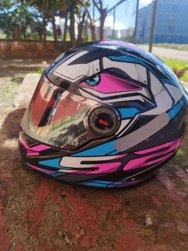 Capacete LS2 NOVO. Vai com duas viseira espelhadas e a original.