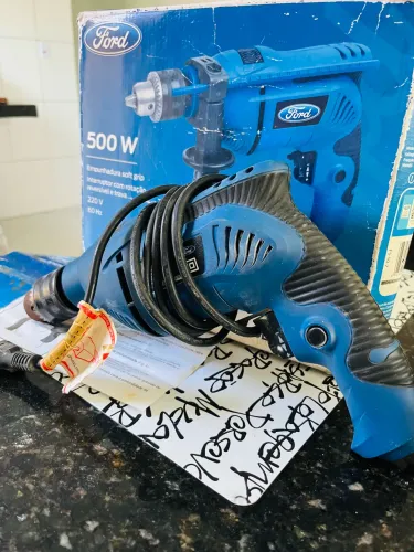 Furadeira bivolt 110/220V semi-nova