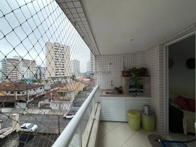 Apartamento à venda em Praia Grande no Caiçara, apenas 100 metros do mar