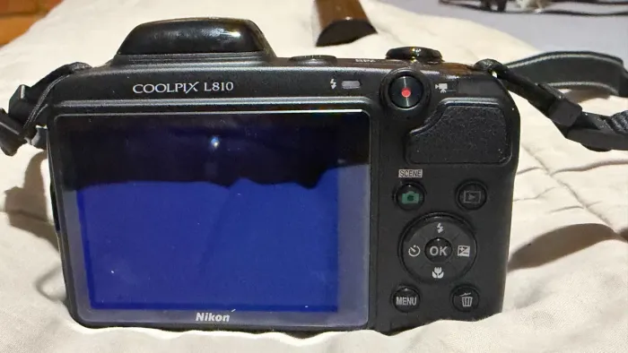 Câmera Digital Nikon Coolpix L810 - Super Zoom 26x e Tela LCD de 3.0