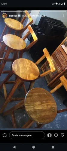 Mesas e cadeiras