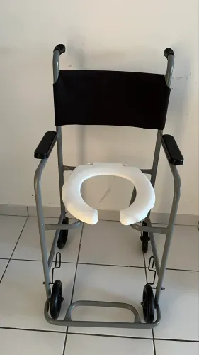 Cadeira de banho com rodinhas