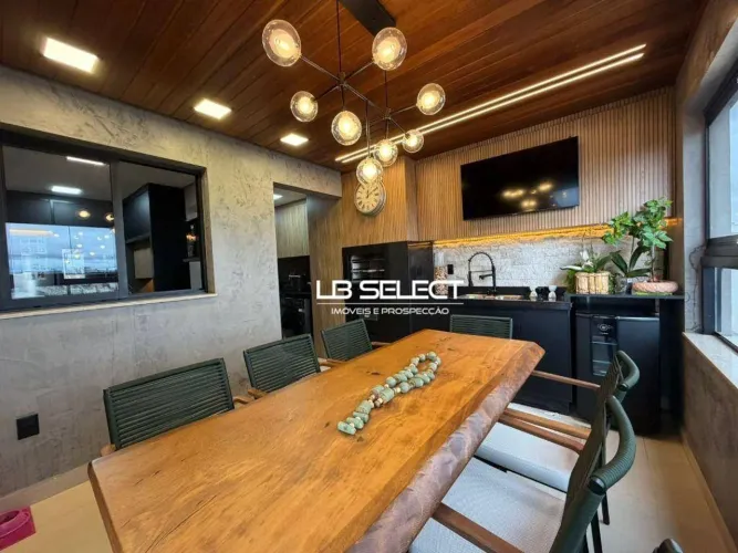 Apartamento no bairro Santa Mônica com três suítes e varanda gourmet.