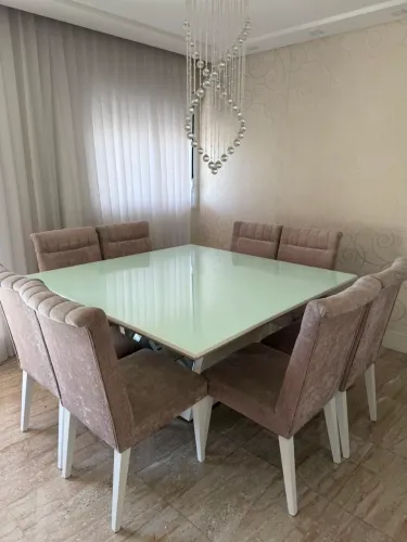 Mesa de 8 lugares + Aparador