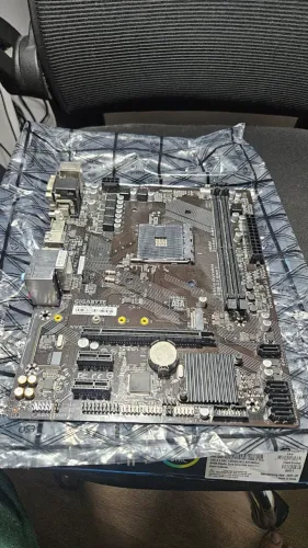 Gigabyte GA-A320M-S2H