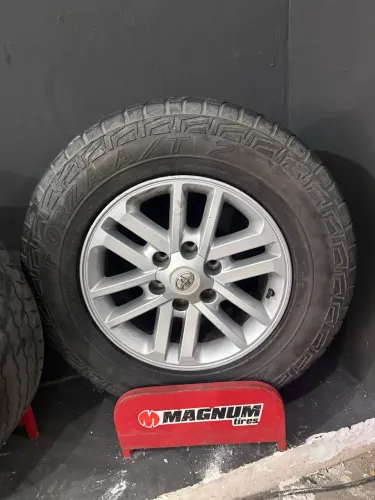 RODAS 17 HILUX COM PNEUS