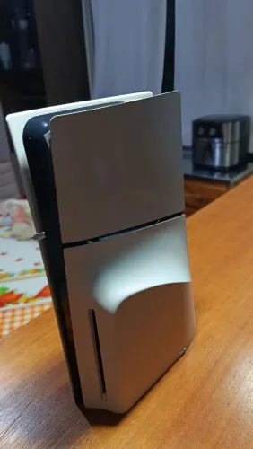 PS5 SLIM 1TB COM CAIXA ORIGINAL QUE ACOMPANHA COM DOIS JOGOS
