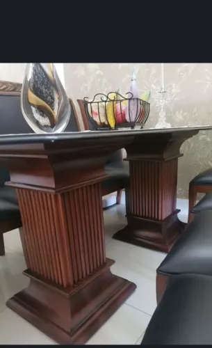 Conj de mesa de jantar completo com base e vidro 2cm, 8 cadeiras c estofado novo.