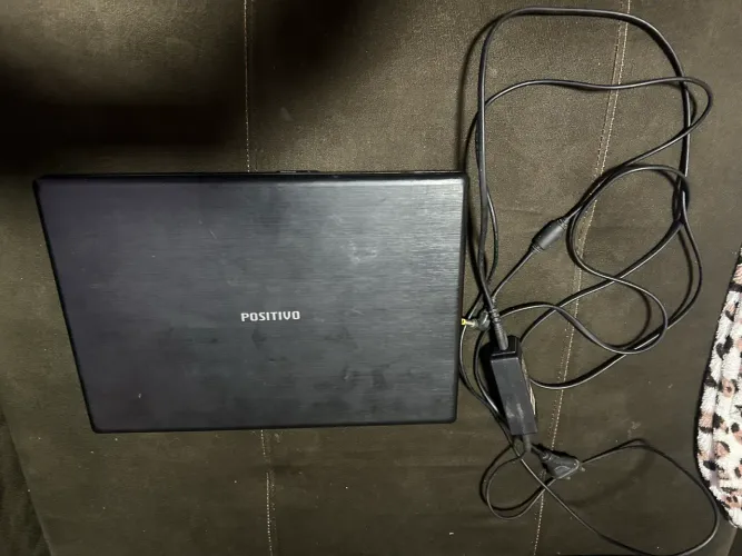 Notebook positivo e peças 