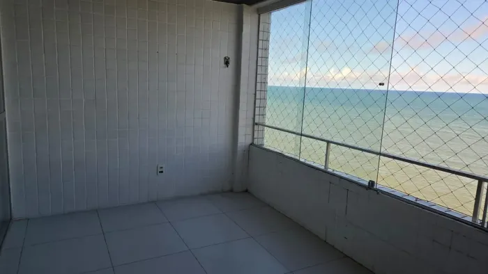 Excelente apartamento para locação 190m²  4 quartos beira mar de Candeias