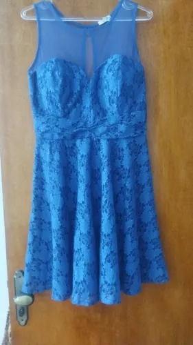 Vestido curto de festa, tule e renda com bojo azul