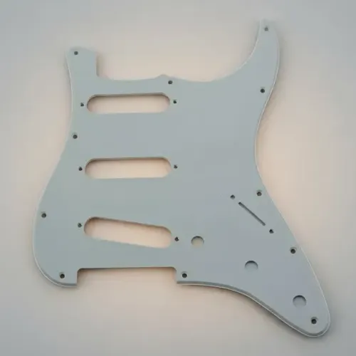 Escudo Para Stratocaster 11 Furos Branco 1 Camada 