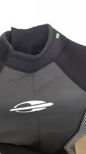 Roupa neoprene