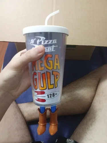 Copo pizza planeta com pernas do Woody Toy story