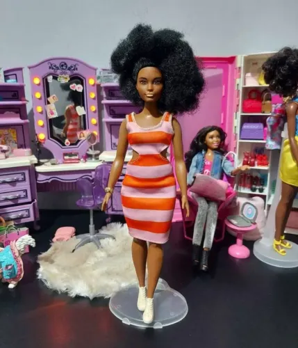 Barbie fashionista negra curvy Original Mattel