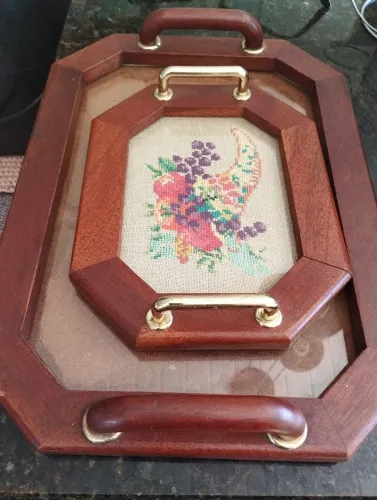 Conjunto de bandeja vintage em vidro e madeira