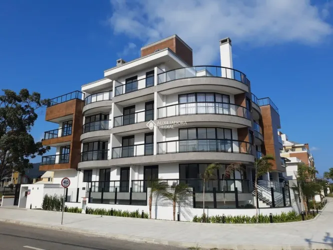 Apartamento com 3 dormitórios, 1 suíte em Residencial na praia dos Açores