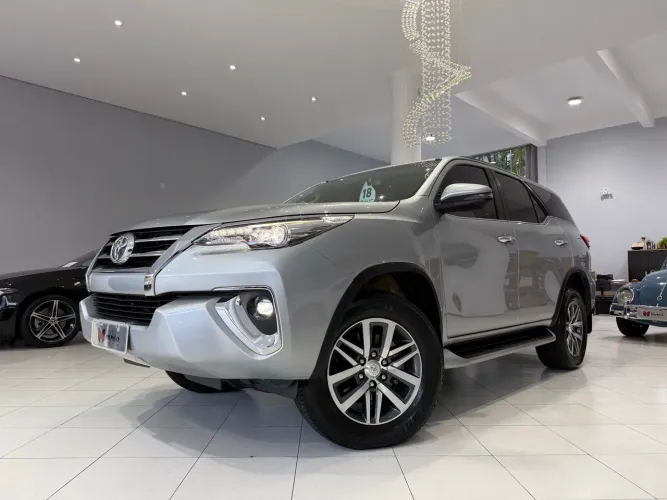 Toyota Hilux SW4 SRX 4X4 2.8 TDI 16V Dies. Aut. 2018
