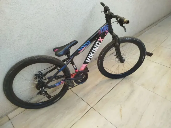 Vende- se bicicleta viking x super boa tem algumas marcar de uso mas está conservada
