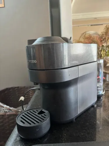 CAFETEIRA NESPRESSO VERTUO POP PRETA