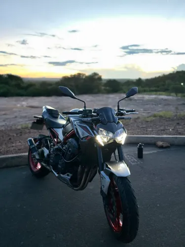 Z900 prata, apenas 11km rodados